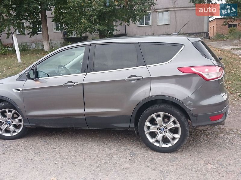 Фото Ford Escape з оголошення AUTO.RIA