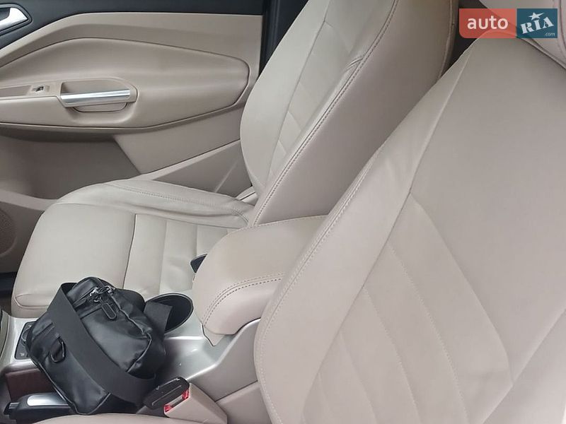Фото Ford Escape з оголошення AUTO.RIA
