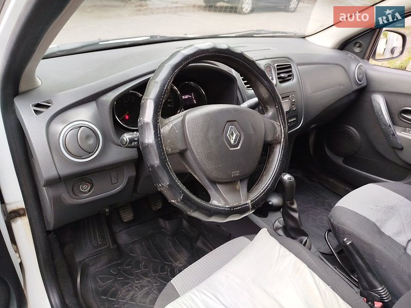 Фото Renault Logan з оголошення AUTO.RIA