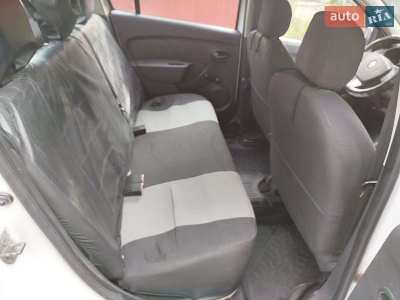 Фото Renault Logan з оголошення AUTO.RIA