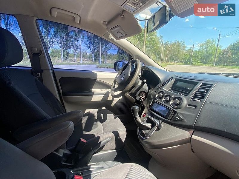 Фото Mitsubishi Grandis з оголошення AUTO.RIA