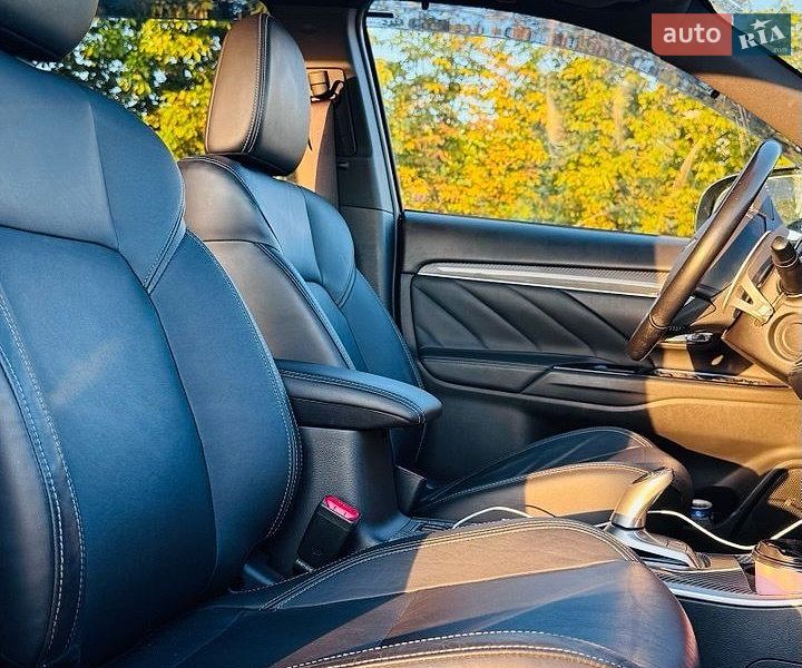 Фото Mitsubishi Outlander з оголошення AUTO.RIA