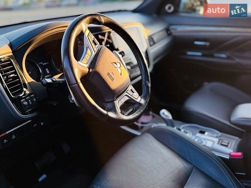 Фото Mitsubishi Outlander з оголошення AUTO.RIA