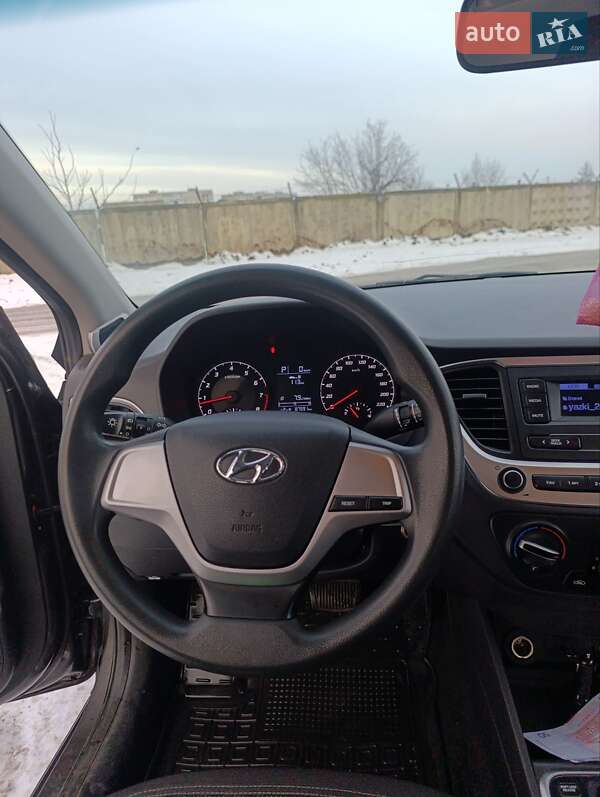 Фото Hyundai Accent з оголошення AUTO.RIA