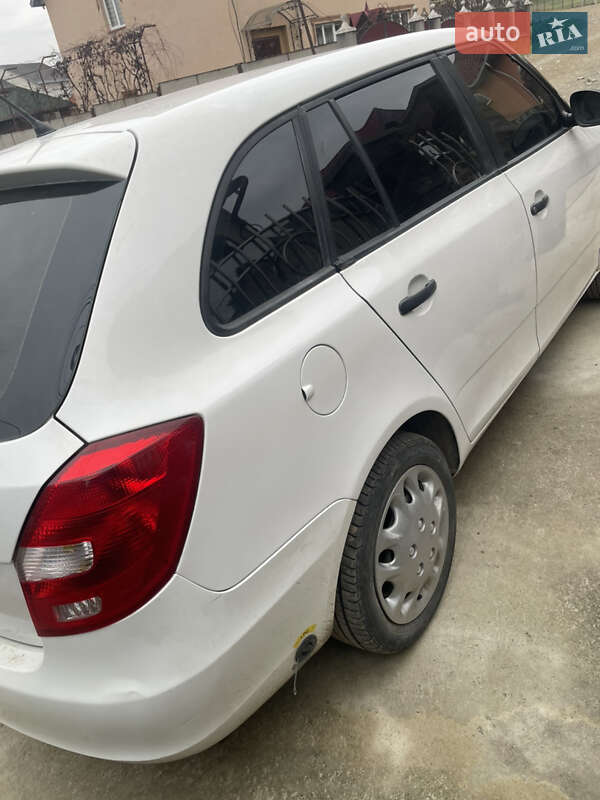 Фото Skoda Fabia з оголошення AUTO.RIA