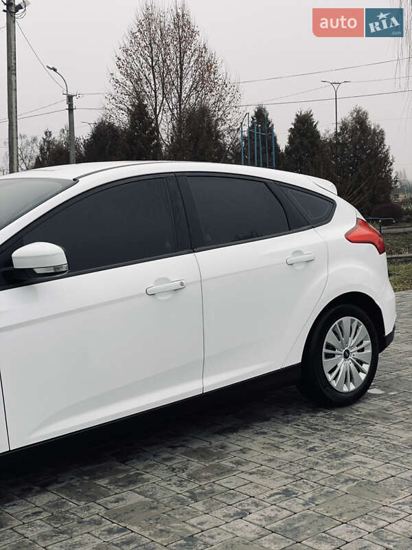 Фото Ford Focus з оголошення AUTO.RIA