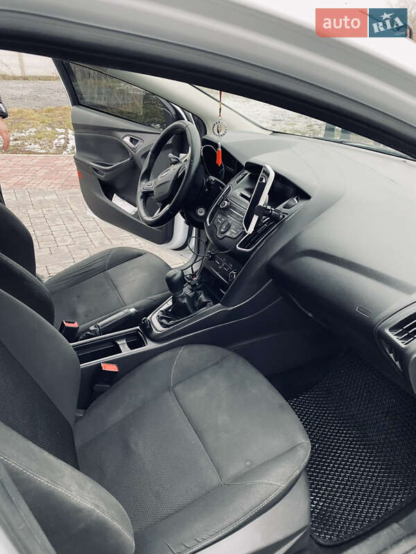 Фото Ford Focus з оголошення AUTO.RIA