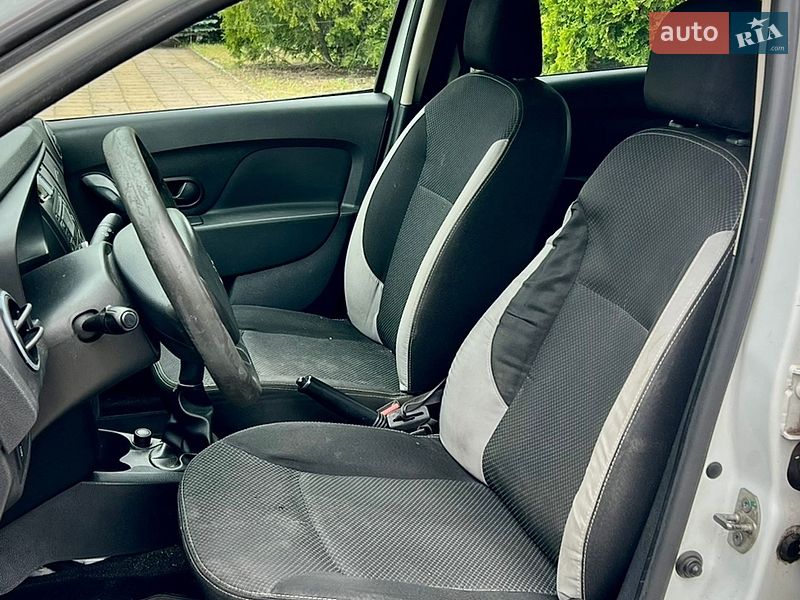 Фото Renault Logan з оголошення AUTO.RIA