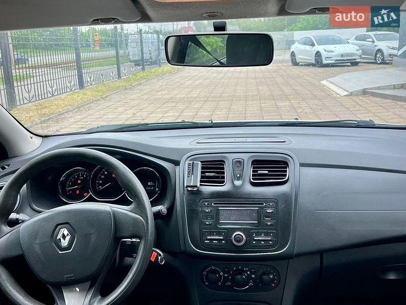 Фото Renault Logan з оголошення AUTO.RIA