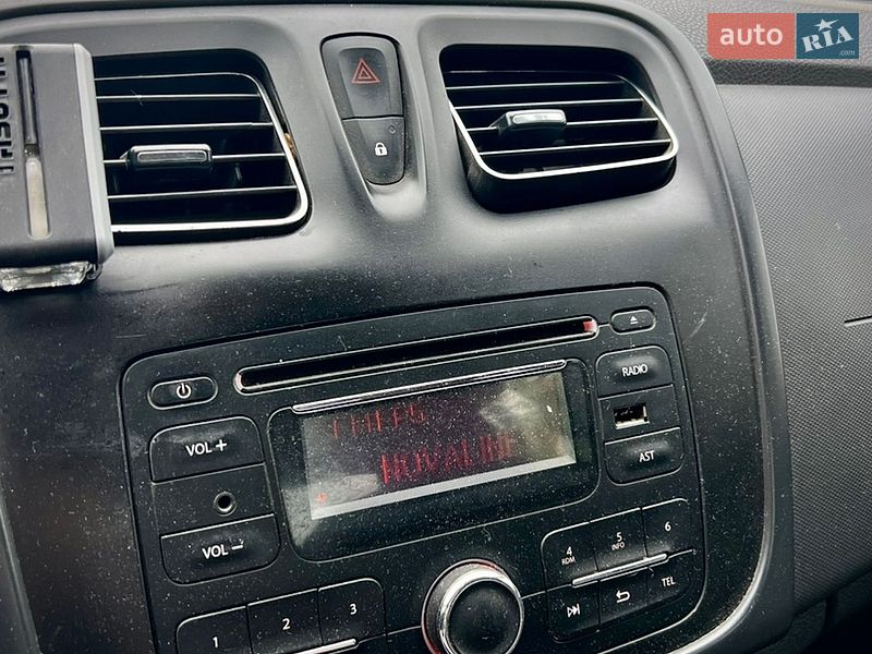 Фото Renault Logan з оголошення AUTO.RIA