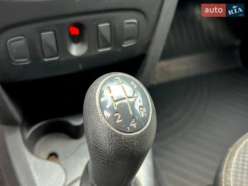 Фото Renault Logan з оголошення AUTO.RIA