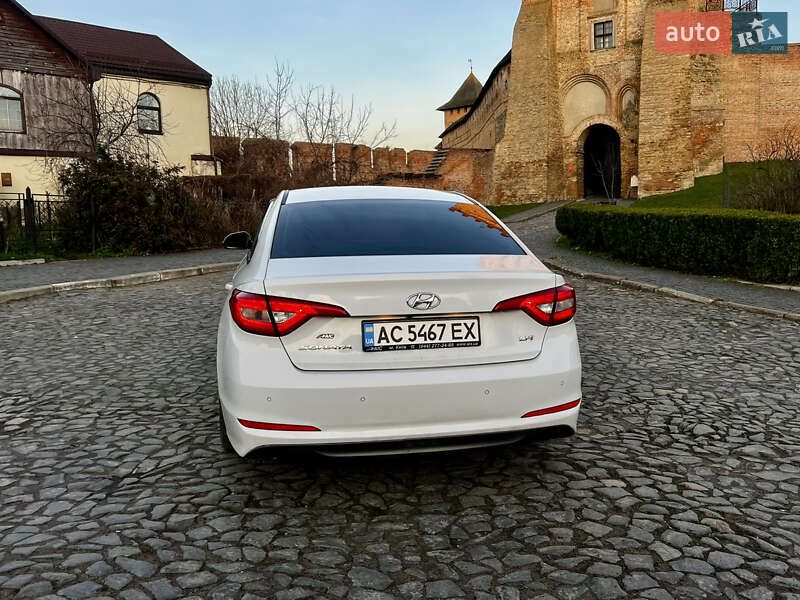 Фото Hyundai Sonata з оголошення AUTO.RIA