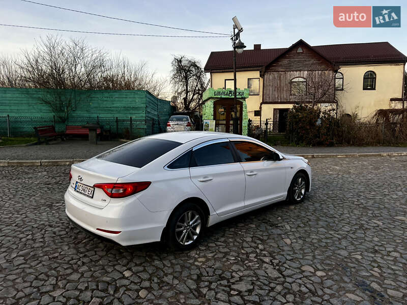Фото Hyundai Sonata з оголошення AUTO.RIA