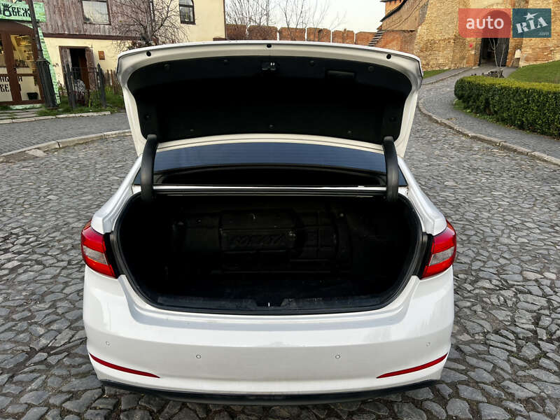 Фото Hyundai Sonata з оголошення AUTO.RIA