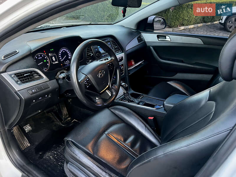 Фото Hyundai Sonata з оголошення AUTO.RIA