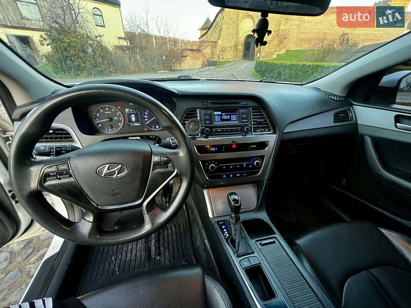 Фото Hyundai Sonata з оголошення AUTO.RIA