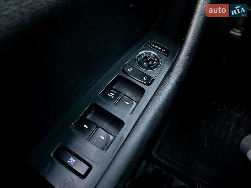 Фото Hyundai Sonata з оголошення AUTO.RIA