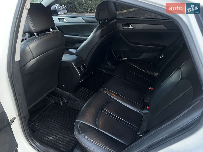 Фото Hyundai Sonata з оголошення AUTO.RIA