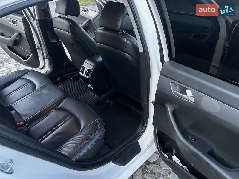 Фото Hyundai Sonata з оголошення AUTO.RIA