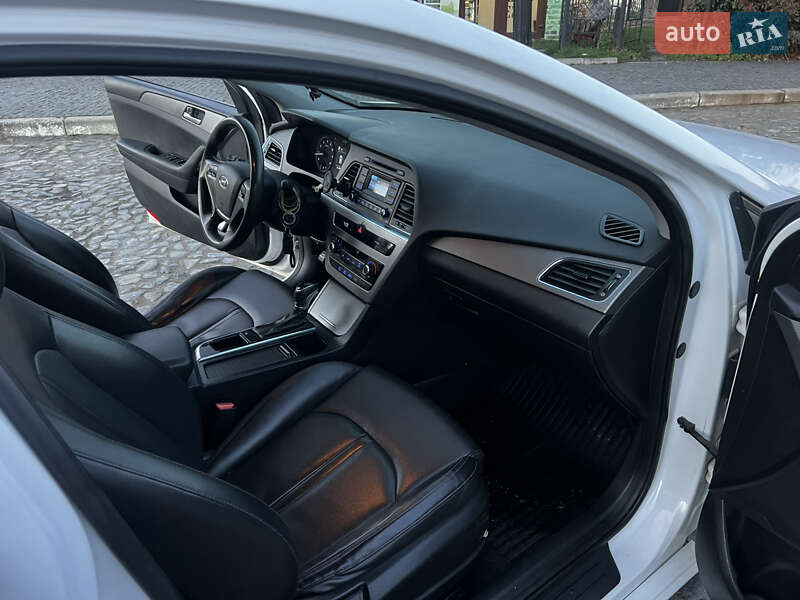 Фото Hyundai Sonata з оголошення AUTO.RIA