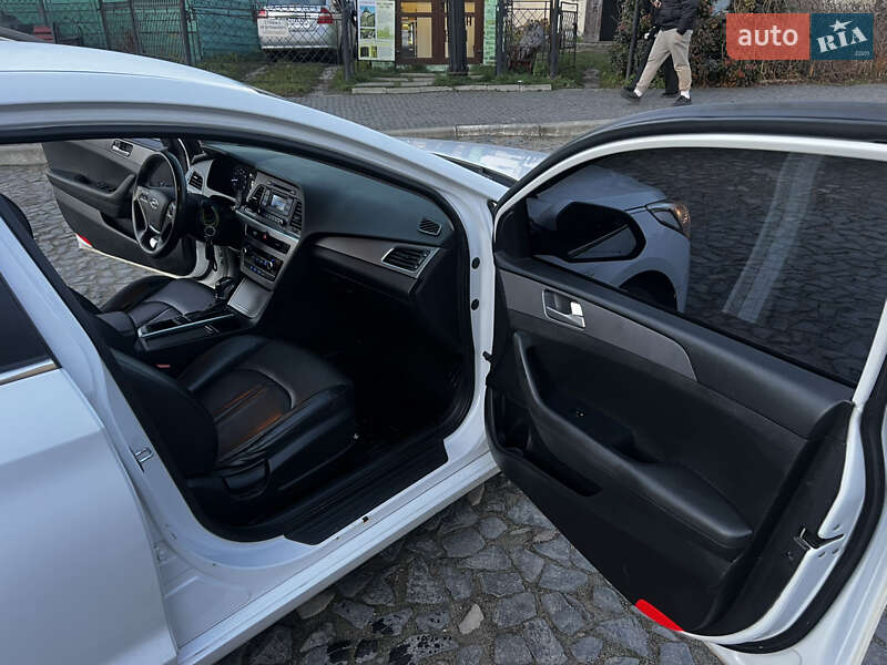 Фото Hyundai Sonata з оголошення AUTO.RIA