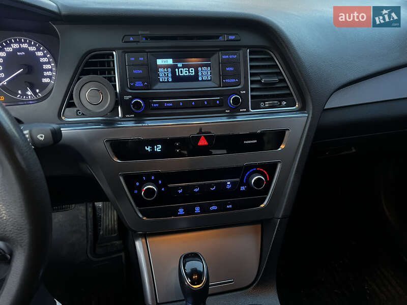 Фото Hyundai Sonata з оголошення AUTO.RIA