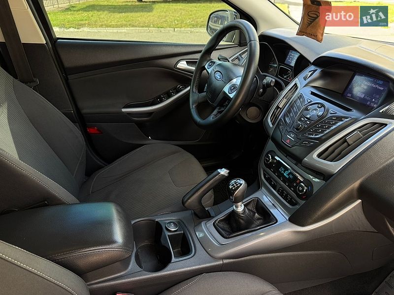 Фото Ford Focus з оголошення AUTO.RIA