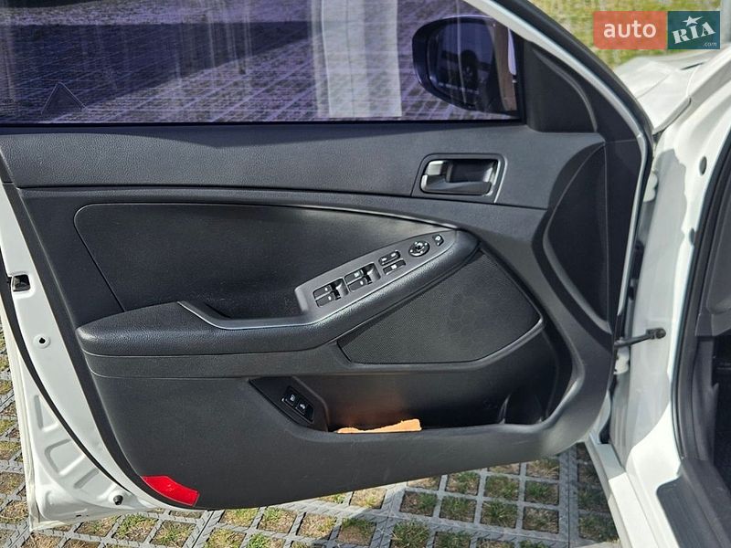 Фото Kia K5 з оголошення AUTO.RIA