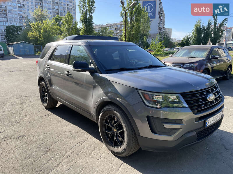 Фото Ford Explorer з оголошення AUTO.RIA