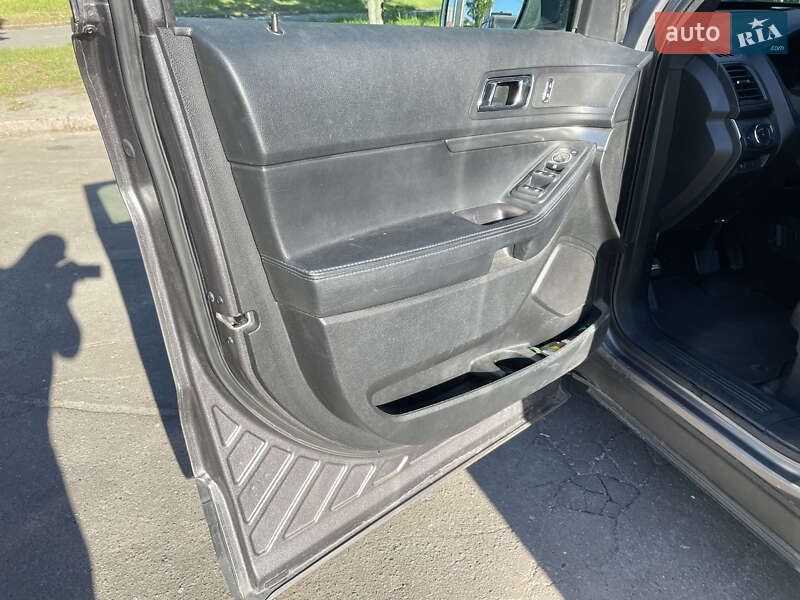 Фото Ford Explorer з оголошення AUTO.RIA
