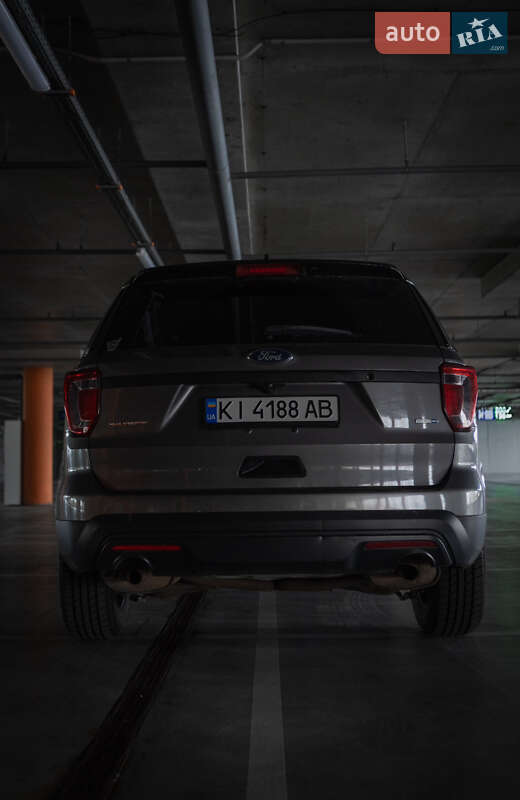 Фото Ford Explorer з оголошення AUTO.RIA