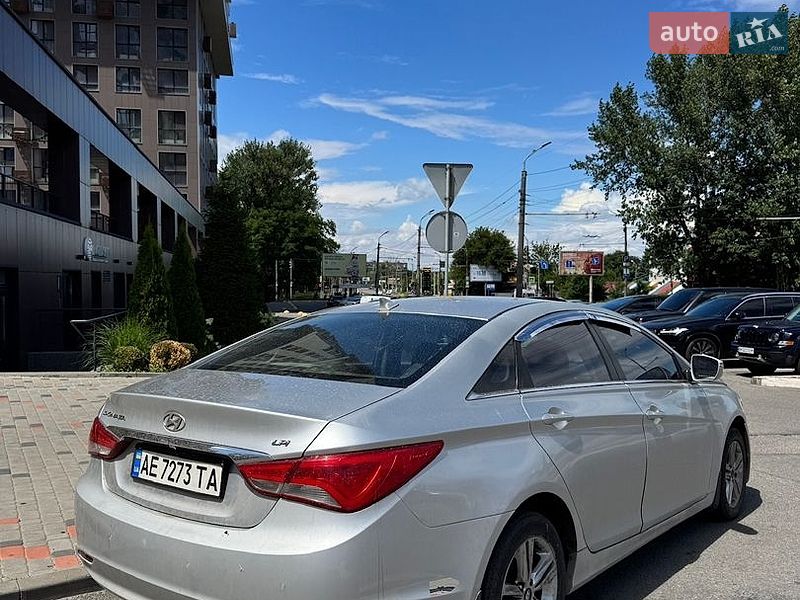 Фото Hyundai Sonata з оголошення AUTO.RIA