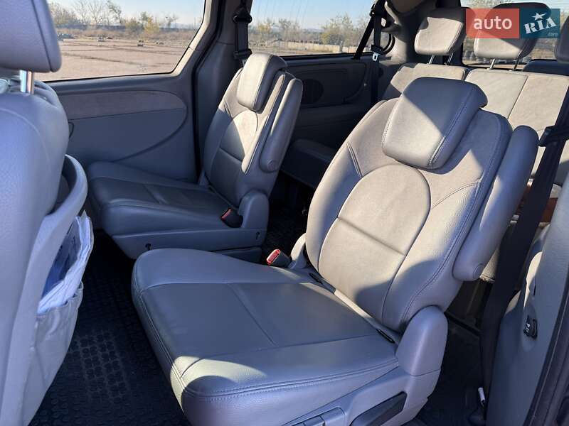 Фото Chrysler Grand Voyager з оголошення AUTO.RIA