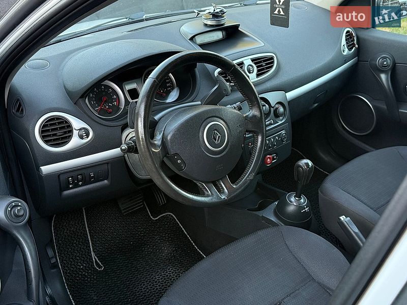 Фото Renault Clio з оголошення AUTO.RIA