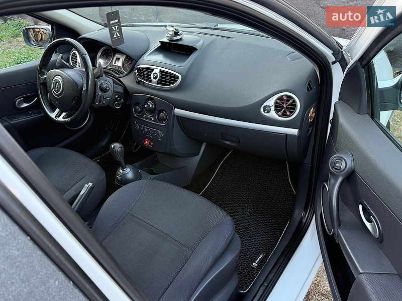 Фото Renault Clio з оголошення AUTO.RIA