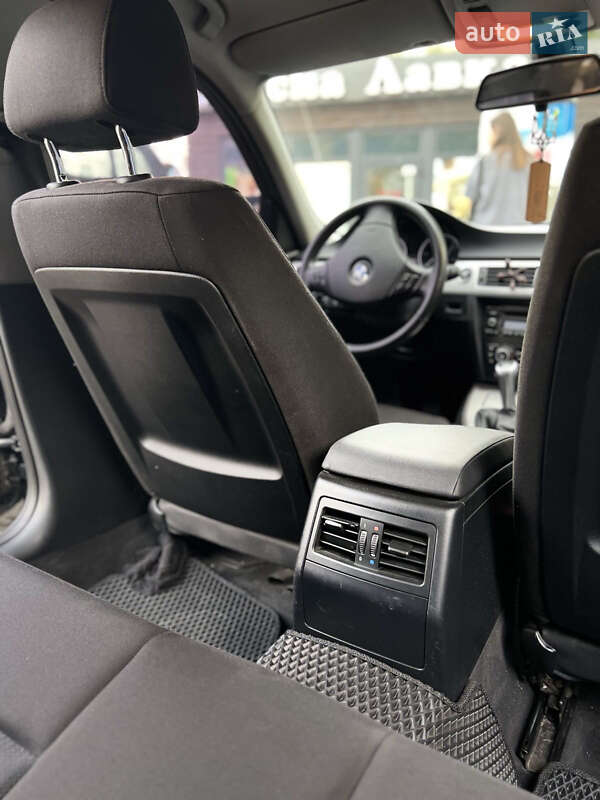 Фото BMW 3 Series з оголошення AUTO.RIA