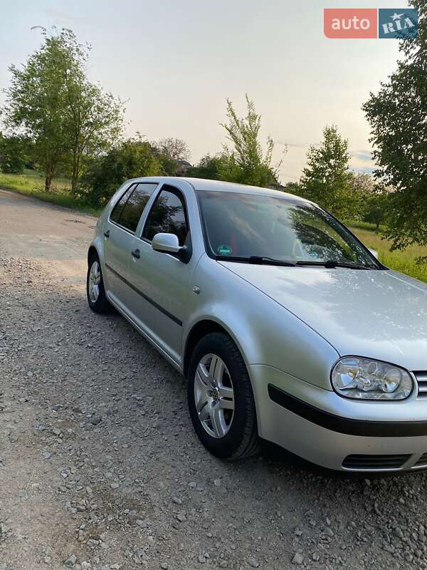 Фото Volkswagen Golf з оголошення AUTO.RIA