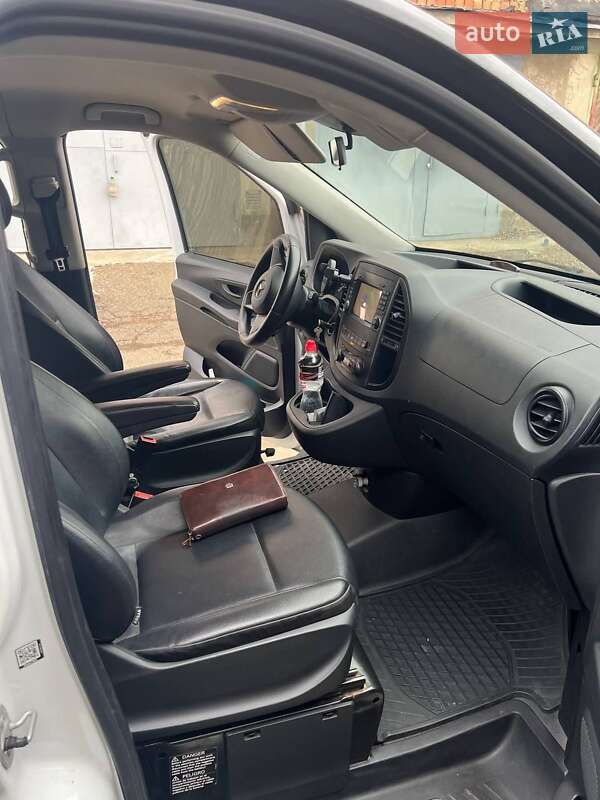 Фото Mercedes-Benz Metris з оголошення AUTO.RIA