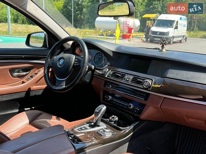Фото BMW 5 Series з оголошення AUTO.RIA