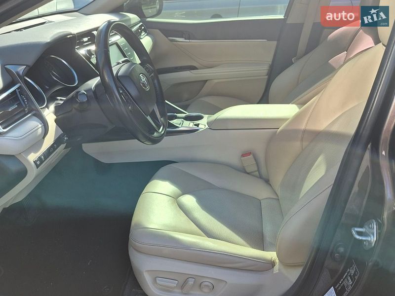 Фото Toyota Camry з оголошення AUTO.RIA