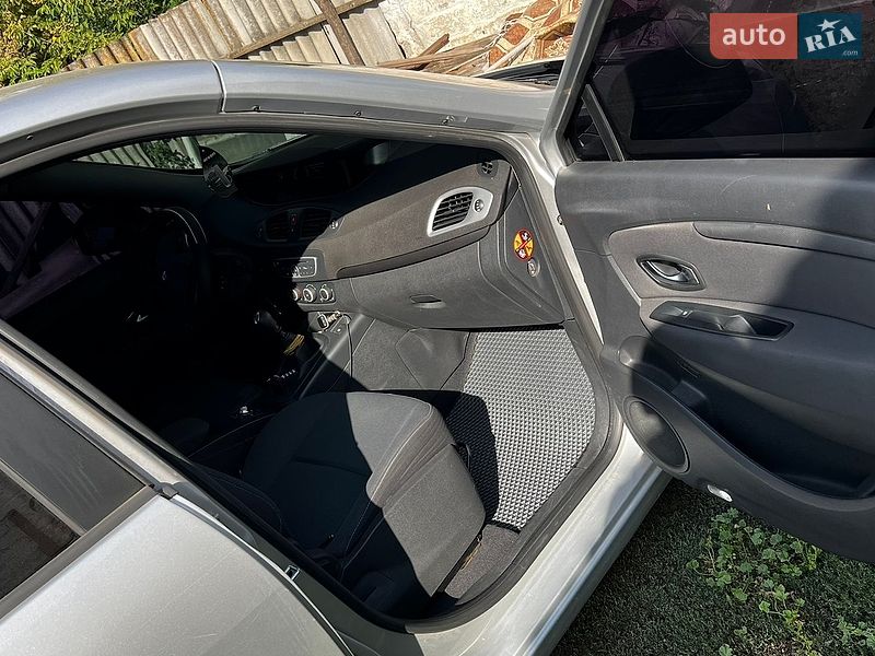 Фото Renault Scenic з оголошення AUTO.RIA