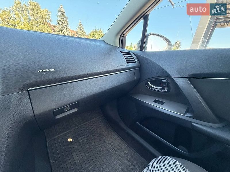 Фото Toyota Avensis з оголошення AUTO.RIA