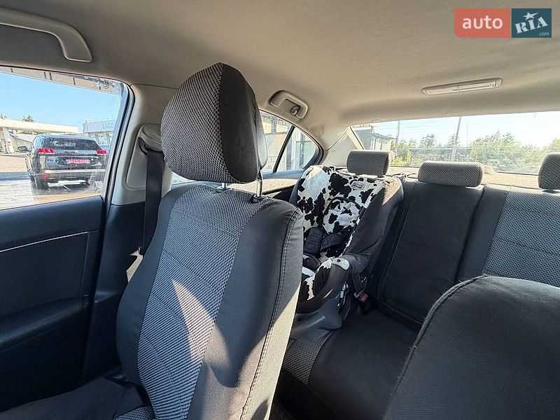 Фото Toyota Avensis з оголошення AUTO.RIA
