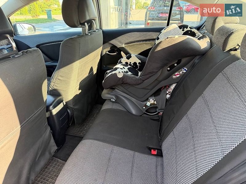Фото Toyota Avensis з оголошення AUTO.RIA