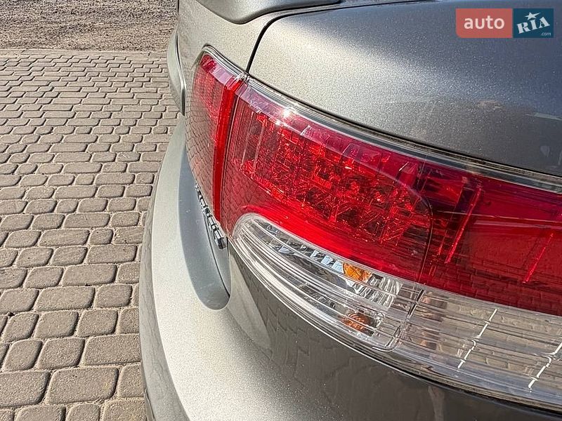 Фото Toyota Avensis з оголошення AUTO.RIA