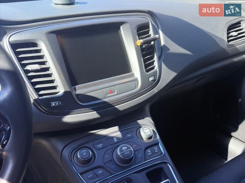 Фото Chrysler 200 з оголошення AUTO.RIA