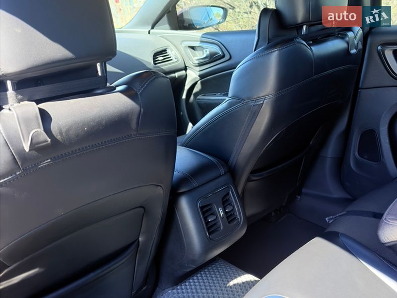 Фото Chrysler 200 з оголошення AUTO.RIA