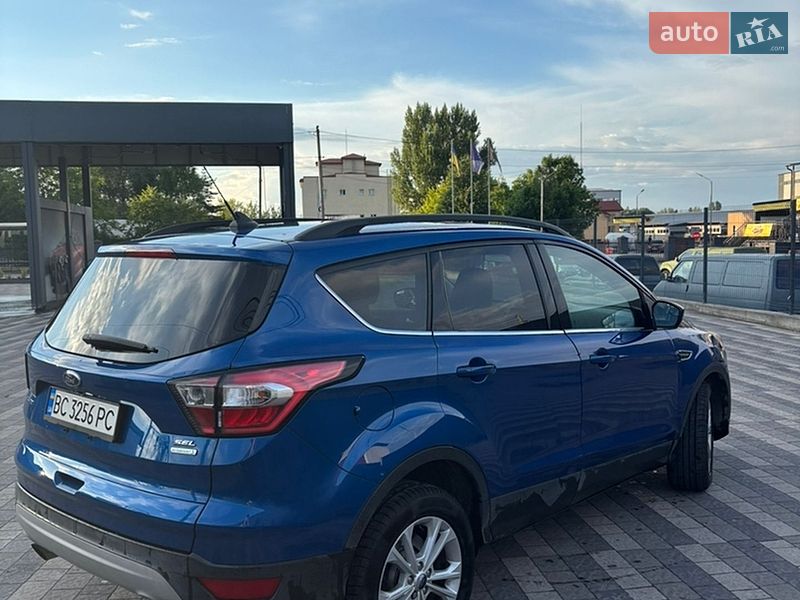 Фото Ford Escape з оголошення AUTO.RIA