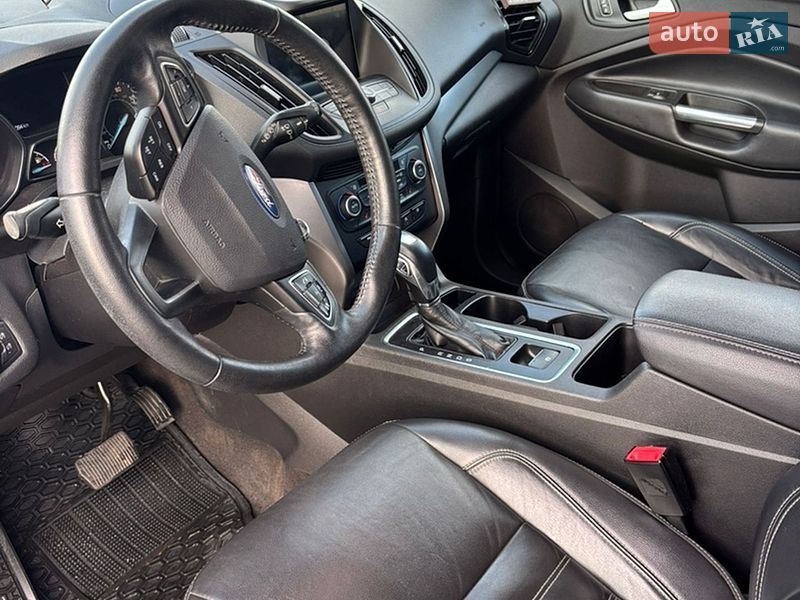 Фото Ford Escape з оголошення AUTO.RIA