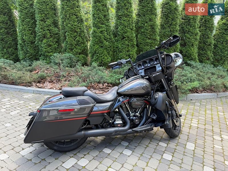 Фото Harley-Davidson CVO Street Glide з оголошення AUTO.RIA